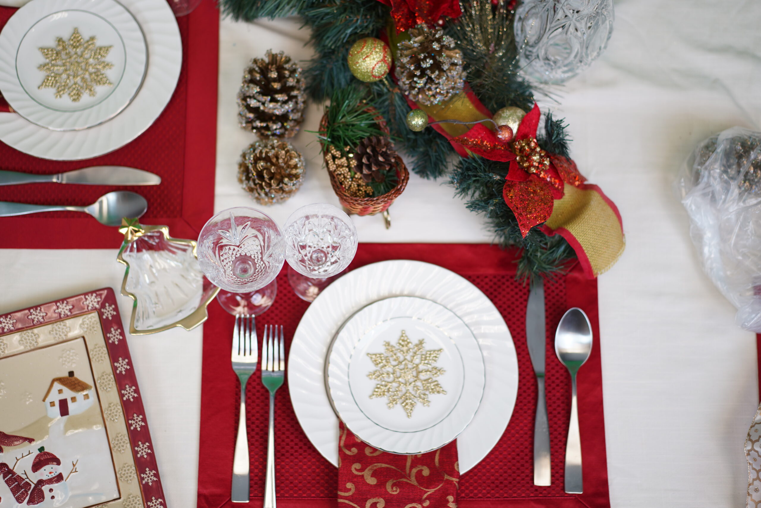 A table decorated for Christmas